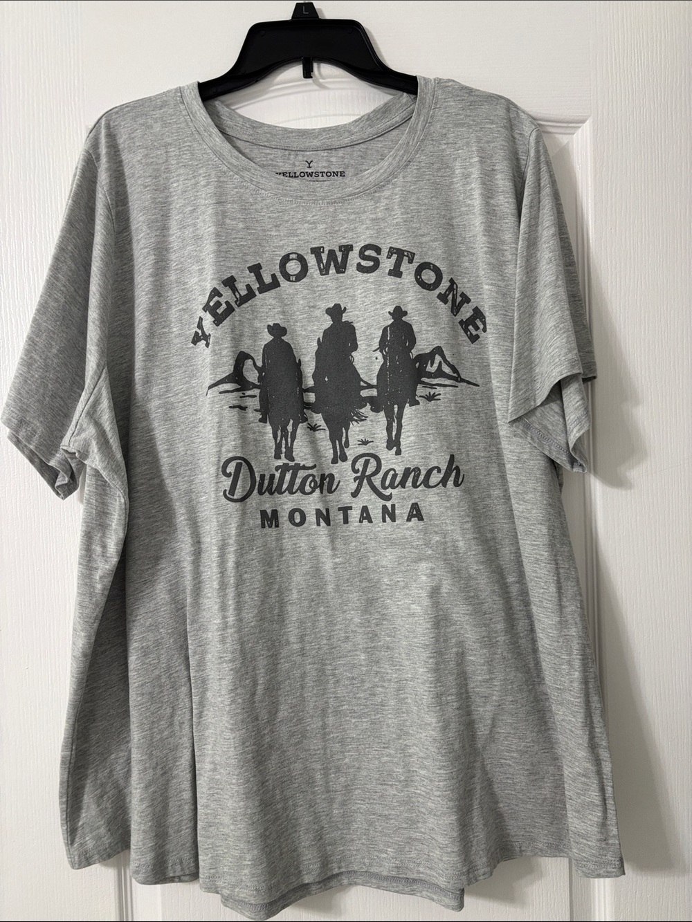 Dutton Ranch Montana Gray Women’s Graphic Tee